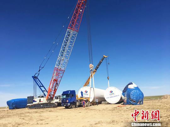 新疆多部门联动保障中亚最大风电项目大件货物运输